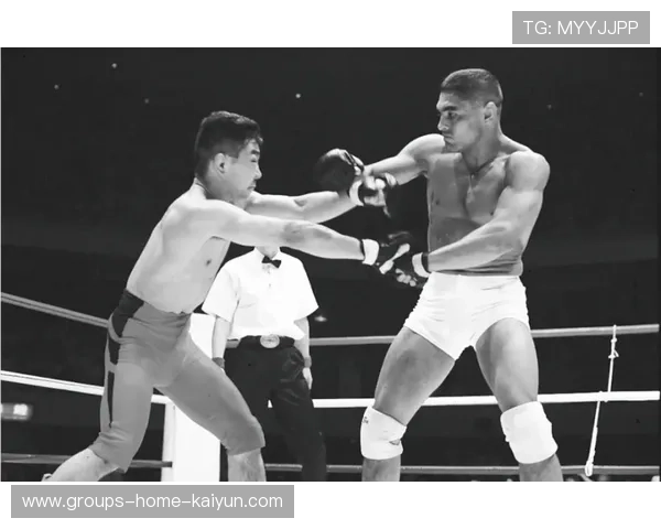 MMA搏击赛爆发血战，对手鼻骨疑似断裂