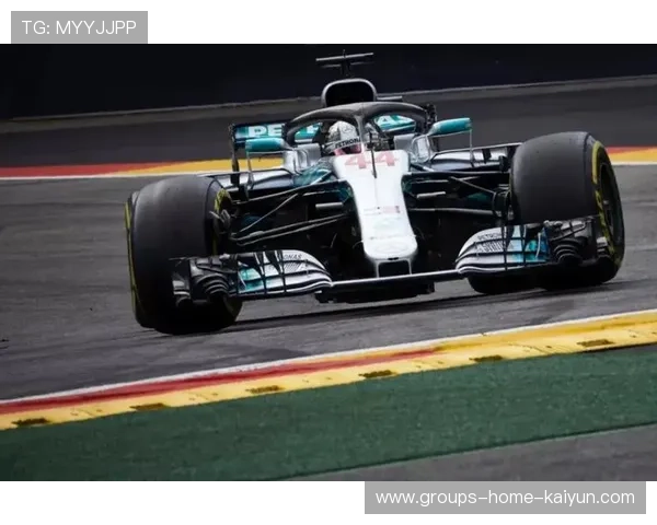 F1 维修区惊魂！起火画面吓坏车手