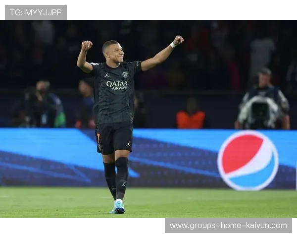 巴黎禁区混战中抓住落点由阿什拉夫补射 巴黎禁区混战中抓住落点由阿什拉夫补射